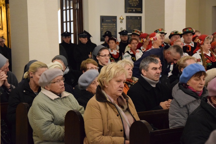 Powitanie ikony MB Częstochowskiej w parafii wojskowej w Skierniewicach