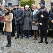 Odpowiedzią jest pamięć i cisza