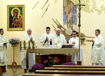 Biskup przewodniczył Mszy św. z neoprezbiterami.