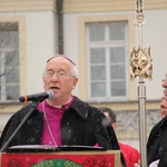 Procesja z relikwiami św. Wiktorii w Łowiczu