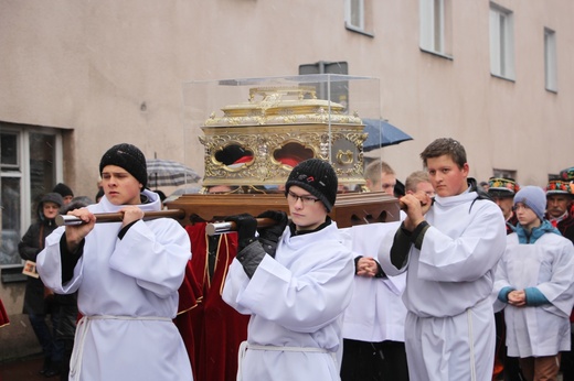 Procesja z relikwiami św. Wiktorii w Łowiczu