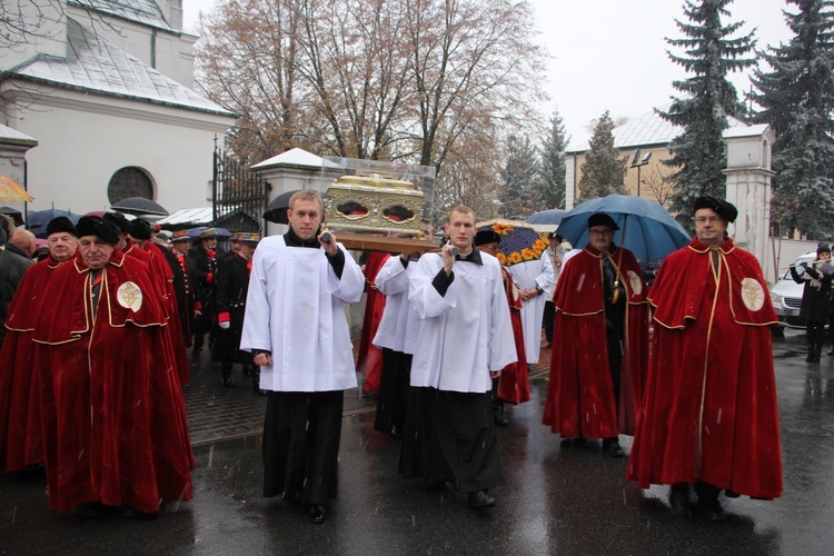 Procesja z relikwiami św. Wiktorii w Łowiczu