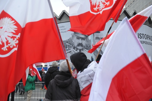 Policja: Marsz Niepodległości bez poważnych incydentów