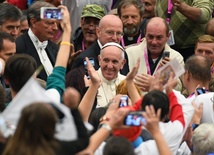 Papież przeprosił ubogich