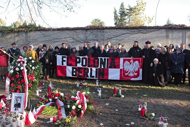 	W niedzielę 13 listopada 50-osobowa grupa wiernych z Rawy Mazowieckiej wraz z ks. Karpem uczestniczyła w uroczystościach w Berlinie.