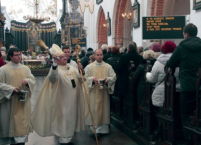 – Ogłoszony przez papieża Franciszka rok stał się dla nas wszystkich inspiracją do jeszcze głębszego pochylenia się nad tajemnicą Bożego miłosierdzia – podkreślał abp Głódź. 