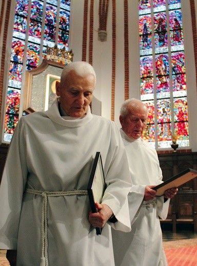 W Mszy św. uczestniczyli także jubilaci pełniący posługę szafarza od 25 lat.