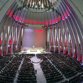 W uroczystościach otwarcia świątyni wzięło udział kilkanaście tysięcy wiernych z całej Polski.