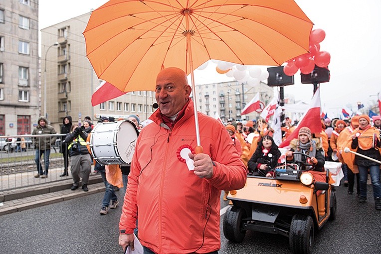 O atmosferę na marszu zorganizowanym przez KOD dbała KOD Kapela. W repertuarze znalazły się m.in. piosenki patriotyczne.