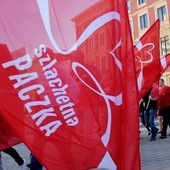 Szlachetna Paczka to ogólnopolski projekt pomocy rodzinom znajdującym się w trudnej sytuacji materialnej, realizowany przez Stowarzyszenie WIOSNA.