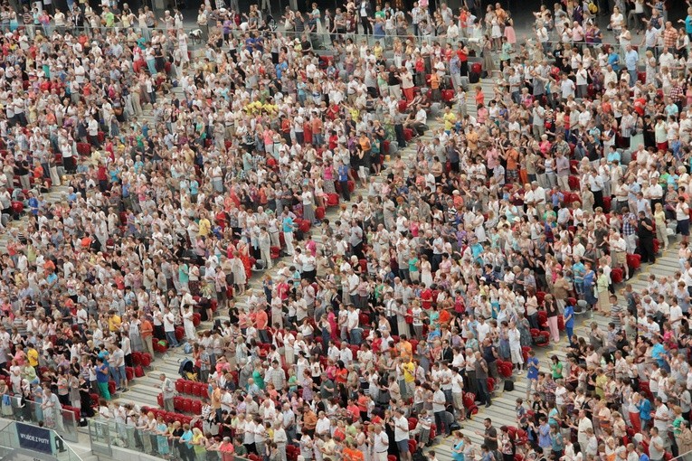 Rekolekcje na stadionie w 2013 i 2015 r. były wielkimi wydarzeniami duchowymi nie tylko dla Warszawy