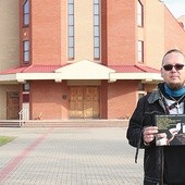 Artur Molendowski zaprasza do kościoła św. Łukasza na comiesięczną Eucharystię.