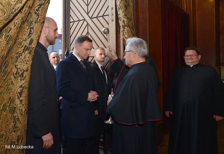 Prezydent Andrzej Duda w piekarskiej bazylice