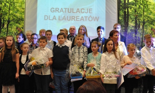 Laureaci 23. Regionalnego Konkursu Literackiego”Ze Śląskiem na ty” podczas gali wręczenia nagród Gizdy, pieruny, hadyrlołki i... kapliczki