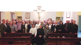 Po liturgicznej inauguracji roku akademickiego w SBdD. Siedzą od lewej:  ks. Kamil Kowalski,  ks. Jacek Kucharski,  Leszek Wianowski.