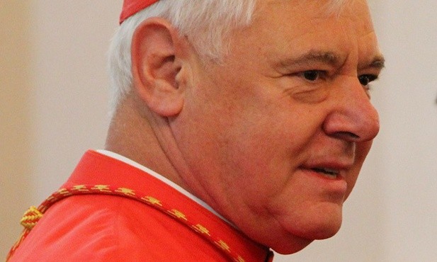 Kard. Müller: Gloryfikacja papieża bardziej szkodzi urzędowi niż pomaga