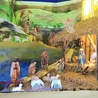 Sceneria miejsca narodzin Jezusa przygotowywana jest przez cały Adwent. Fragment szopkiz 2010 r.