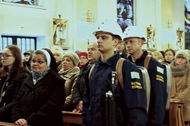Uczestnicy Mszy barbórkowej w kościele jezuitów w Bytomiu.