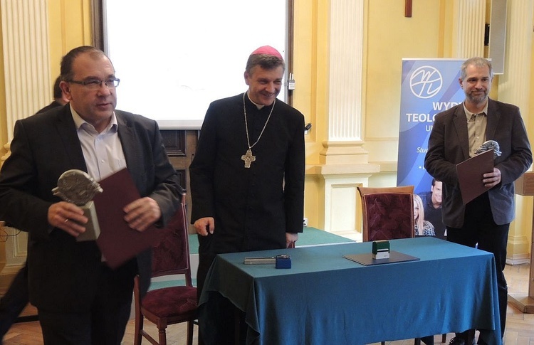 Katolickie szkoły w Cieszynie i uniwersytety - razem