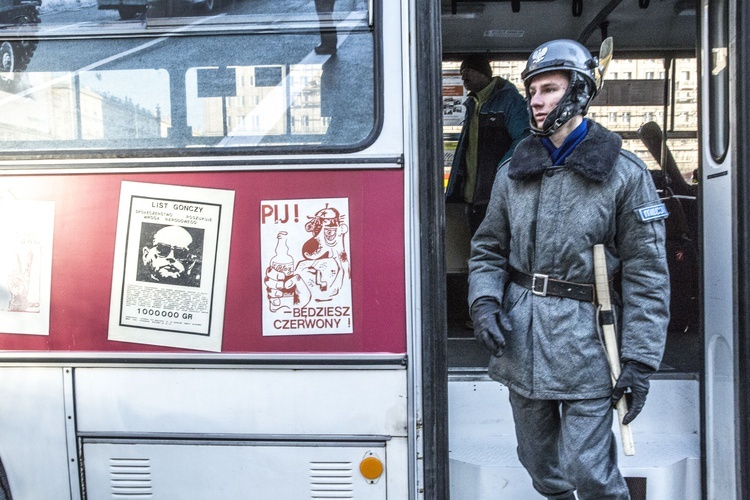 Autobus, czerwony... W rocznicę stanu wojennego