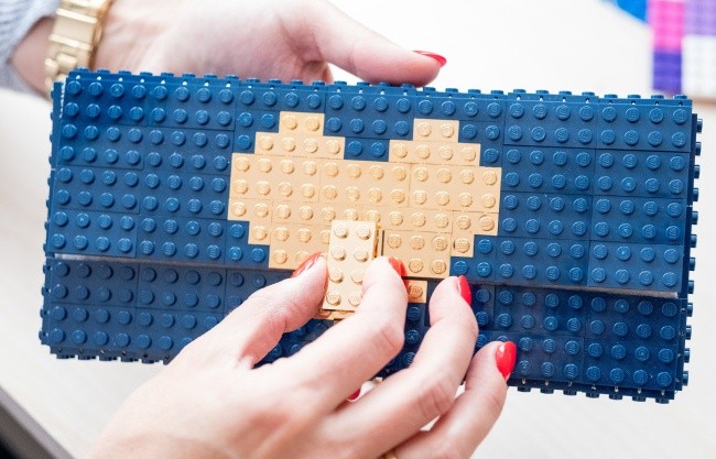 Oryginalny prezent na Święta dla niej - torebka z klocków Lego