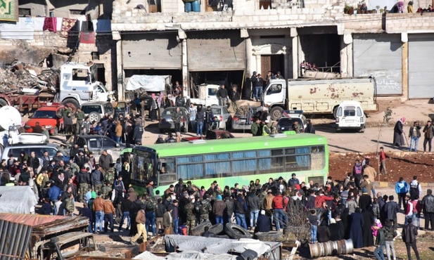 Z Aleppo ewakuowano blisko 1000 cywilów i 26 rannych, w tym dzieci