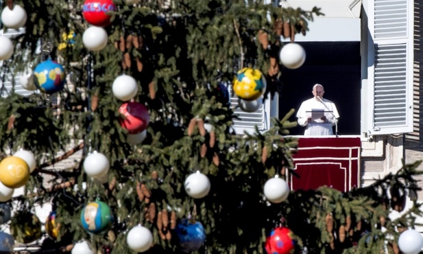Papież: Maryja i Józef wprowadzają w tajemnicę Bożego Narodzenia
