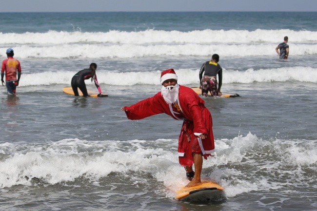 Surfujący Mikołaj
