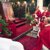 Nasze koła odwiedził krzyż, który św. Jan Paweł II trzymał w rękach podczas ostatniej w swoim ziemskim życiu Drogi Krzyżowej.