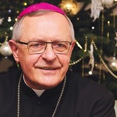 ◄	– Boże Narodzenie to rodzący się Bóg, przychodzący do mnie w Eucharystii – mówi bp Edward Dajczak.