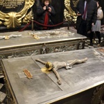 Odnowione sarkofagi Zygmunta Augusta i Anny Jagiellonki
