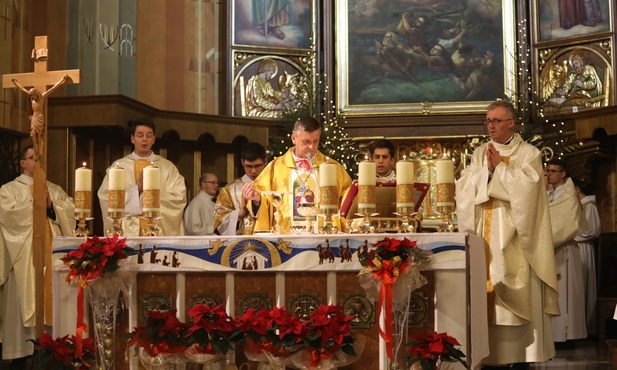 Pasterce w katedrze św. Mikołaja przewodniczył bp Roman Pindel