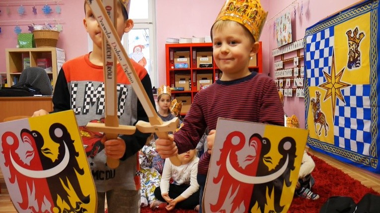 Dzieci z przedszkola już prawie gotowe na Orszak Trzech Króli