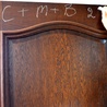 Na drzwiach do wszystkich pomieszczeń wypisano tradycyjne symbole