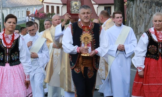 Wprowadzenie relikwii św. o. Stanisława Papczyńskiego - diecezjalne dziękczynienie za kanonizację w Podegrodziu