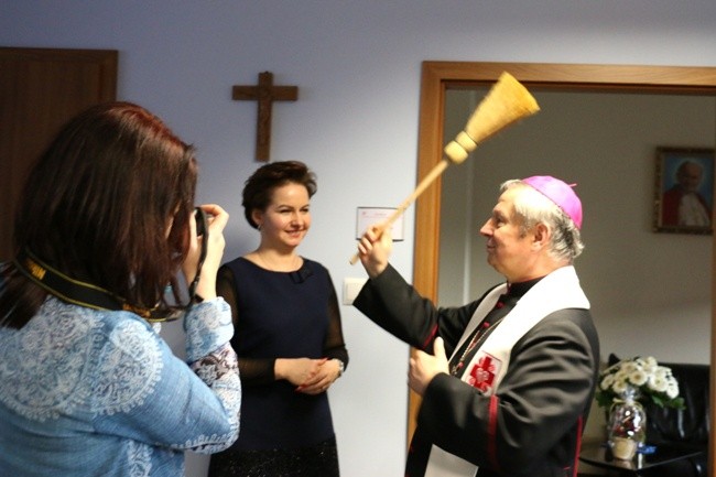 (Styczeń) W siedzibie radomskiej Caritas został otwarty Katolicki Ośrodek Adopcyjny 