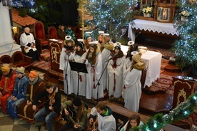 Po Mszy św. odbył się koncert kolęd w wykonaniu uczniów liceum