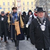 Andrzej Kuta, prezes Izby Rzemieślniczej Małej i Średniej Przedsiębiorczości w Tarnowie, prowadzi przedsiębiorców i rzemieślników na dalszą część spotkania