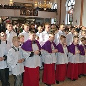 	Siłą w takiej niewielkiej i młodej parafii są ministranci i lektorzy. 