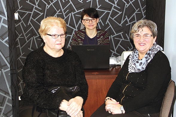O swoim spotkaniu z fundacją opowiadają Ewa Socha (z lewej) i Krystyna Szerlich. W środku Monika Wakuła
