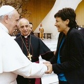 Jan Paweł II mianował Chiarę Amirante konsultorem Papieskiej Rady ds. Duszpasterstwa Migrantów,  a Benedykt XVI  – konsultorem Papieskiej Rady ds. Promocji Nowej Ewangelizacji. Franciszek szykuje dla niej kolejne zadania.