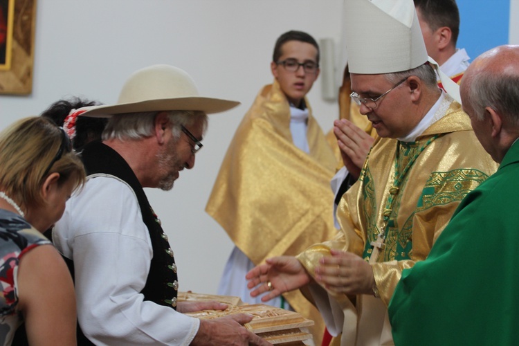 Goście ŚDM z bp. Wiesławem Krótkim na Trzycatku