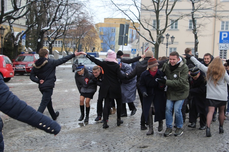 Polonez maturzystów w Łowiczu