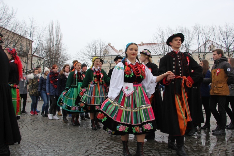 Polonez maturzystów w Łowiczu