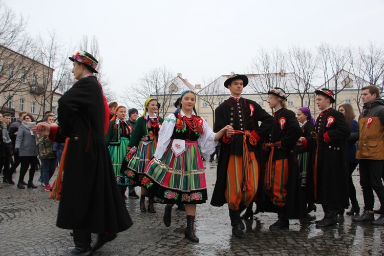 Polonez maturzystów w Łowiczu