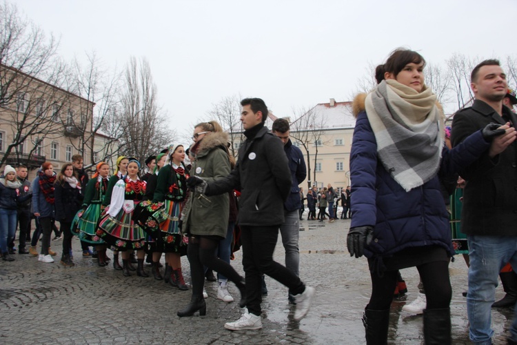 Polonez maturzystów w Łowiczu