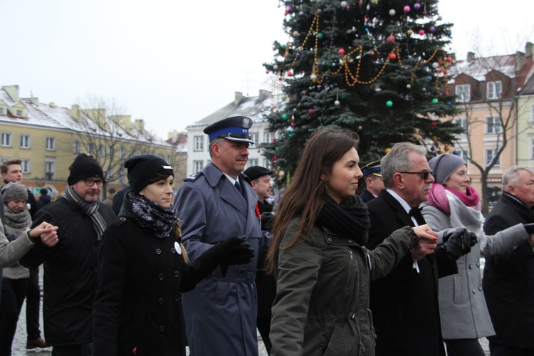 Polonez maturzystów w Łowiczu