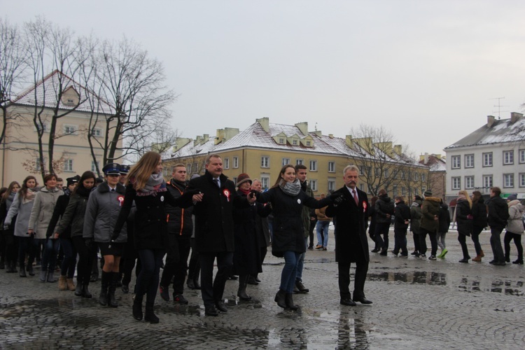 Polonez maturzystów w Łowiczu