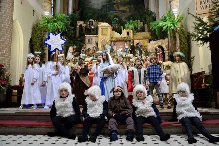 Dzieci kolędujące w Borkach Wielkich