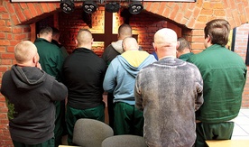 Modlitwa w kaplicy gliwickiego aresztu